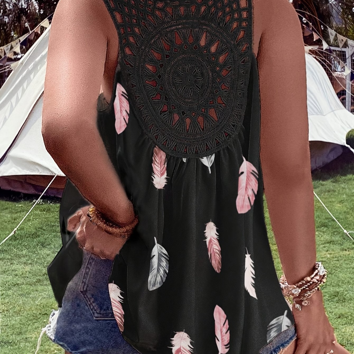 Image of Plus Size - Plus Size - Elegant V-neck Top With Silhouette Print, Lace Cutouts, And Pleated Design For Women, Perfect For Vacation