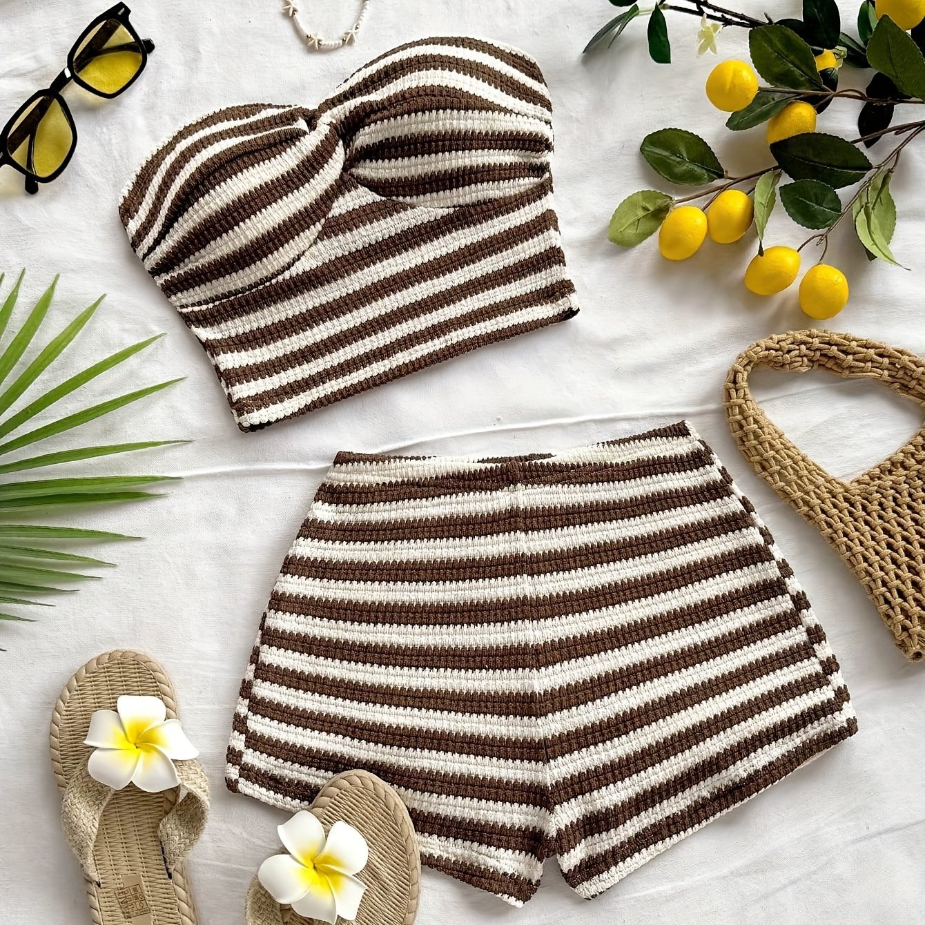 E-shop Gestreiftes Twist-Cami-Top und Shorts Set für Damen – für Strandurlaub, Date-Night, Party oder Büro-Look