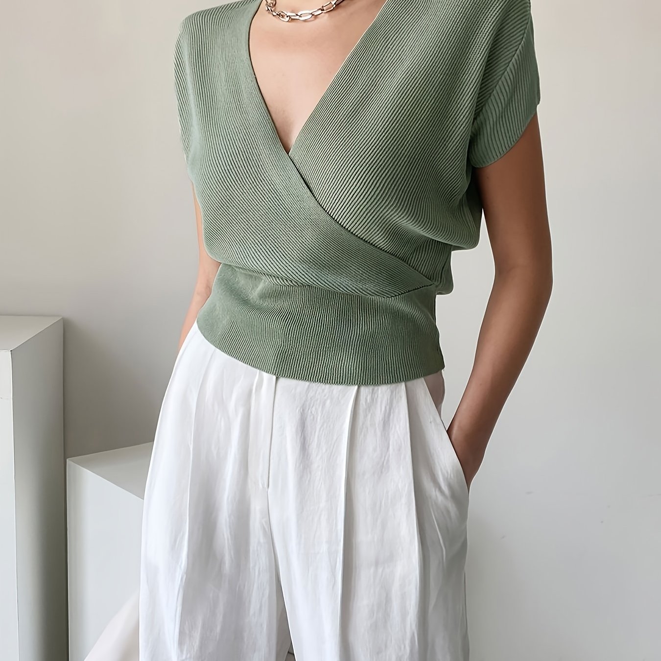 E-shop Damen Sommer Cross-Neck Pullover, vielseitige lockere Passform, stylisches und maschinenwaschbares Kurzarm-Top
