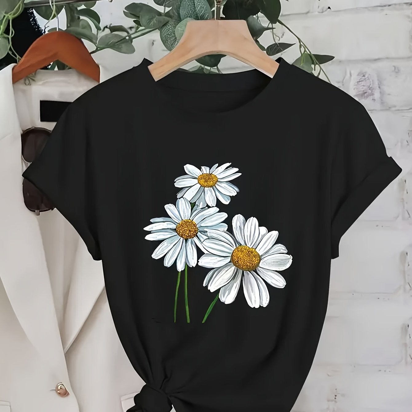 TEMU Women's Casual Black Daisy Print T-shirt - Short Sleeve, Round Neck, Lightweight Polyester, Spring/summer Fashion Top With White Daisies And