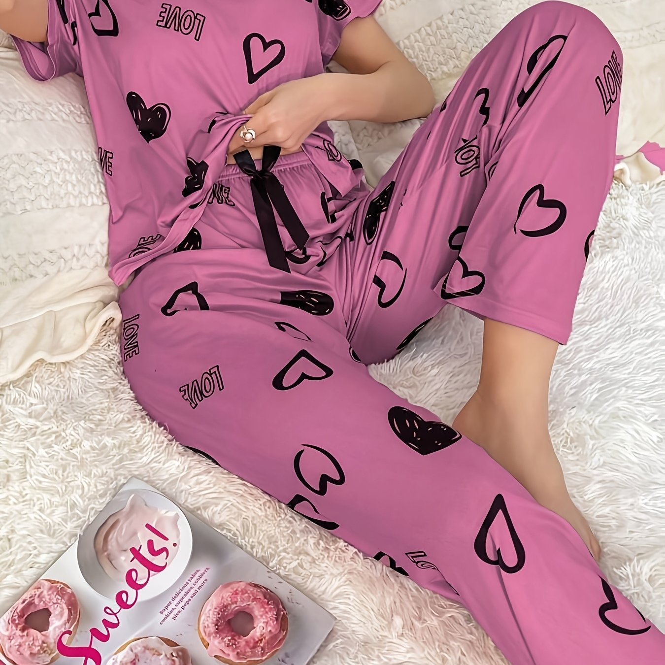 E-shop Damen Pyjama-Set für Frühling, Sommer Herbst mit Rundhalsausschnitt, Kurzarm-Oberteil, lockeren , schwarzer Schleifenbund gerader Hose aus