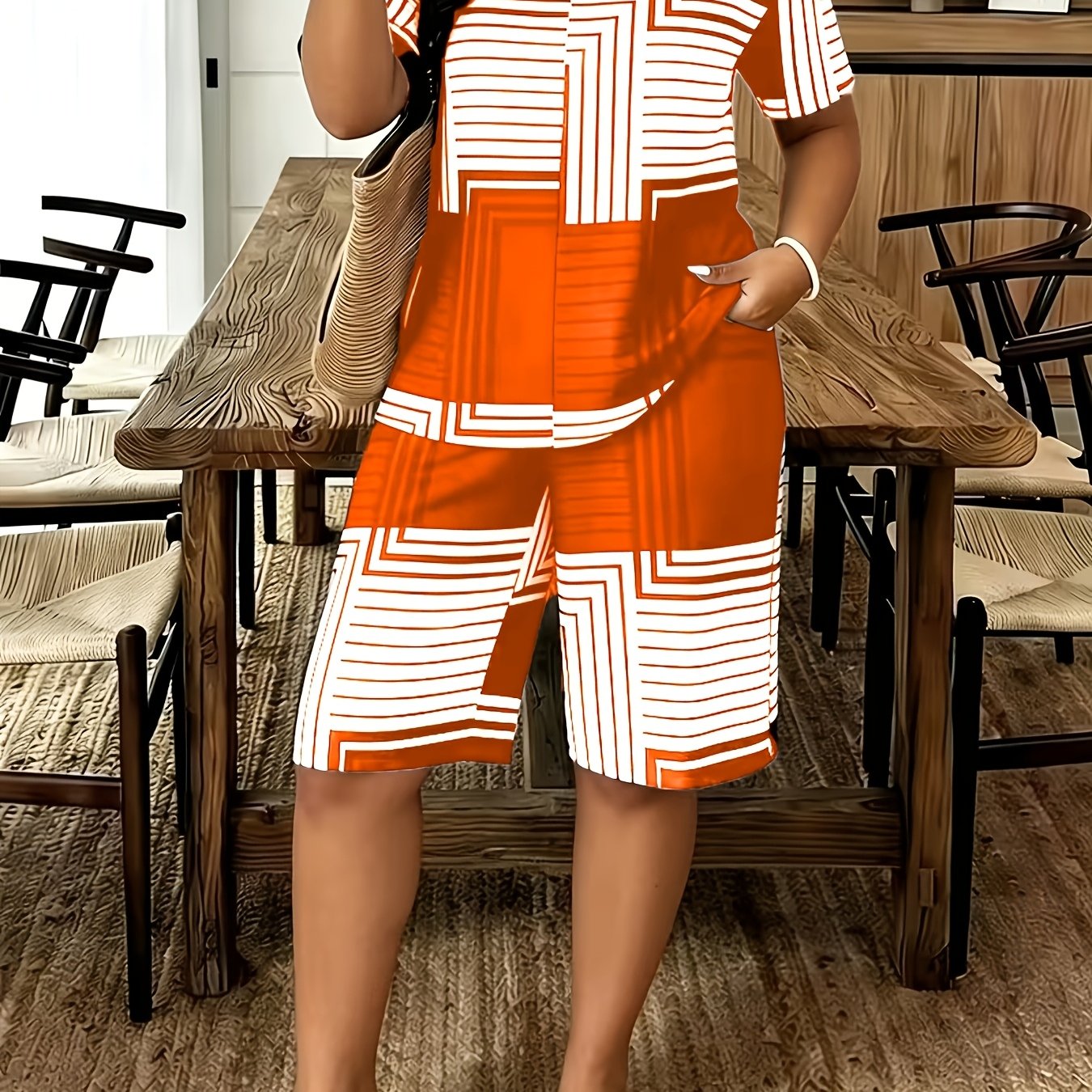 Image of Women's Fashion Suit, Geometric Round Neck Short Sleeve With Shorts, Suitable For Daily And Going Out.