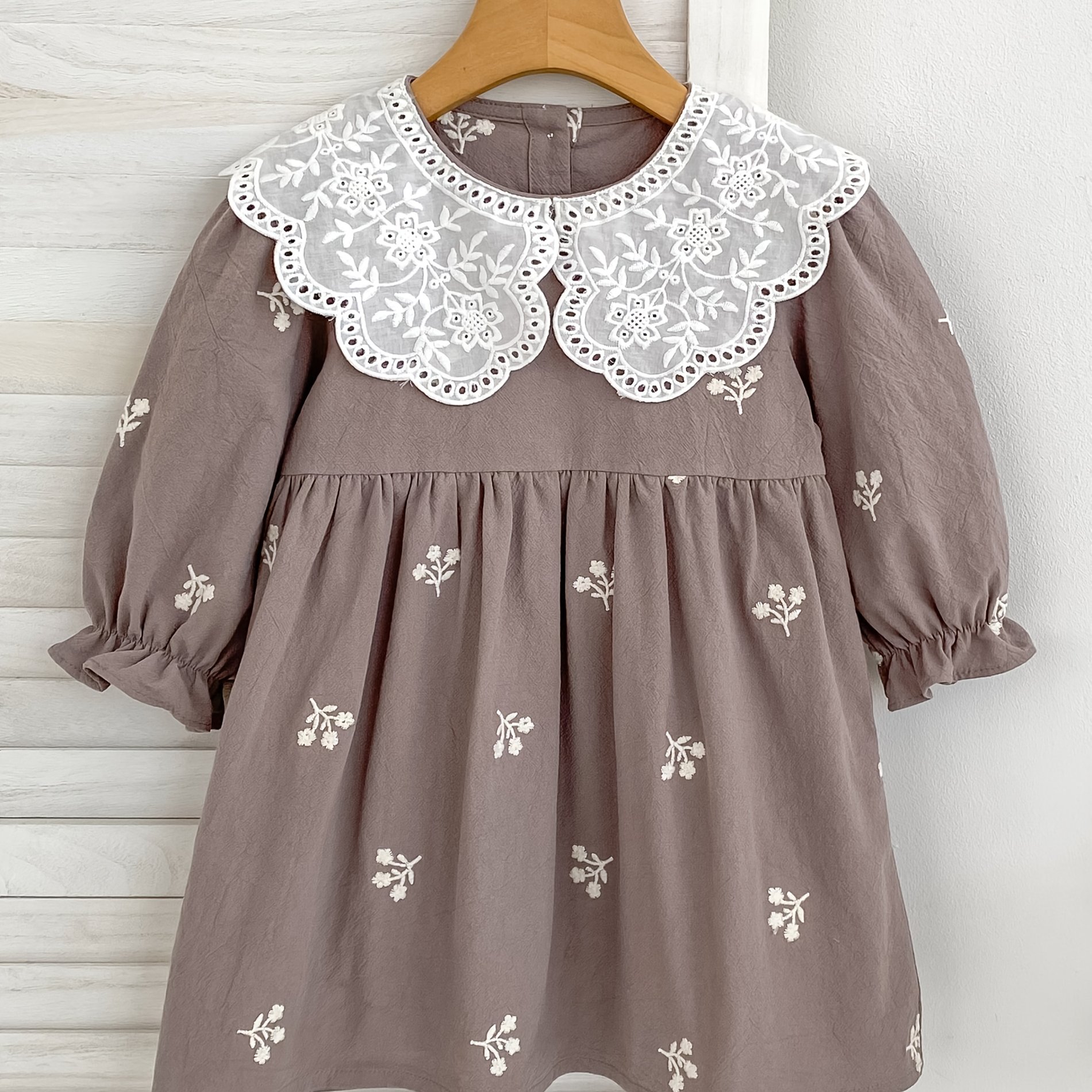 A8099 Girls' Spring/autumn Lace Neckline Long Sleeve Dress