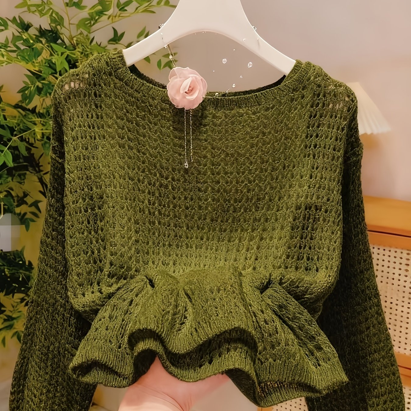 E-shop Neuer Süßer Lazy-Style Hohl-Top Damen Off-Shoulder Langarm Dünner Eleganter Schal Cardigan