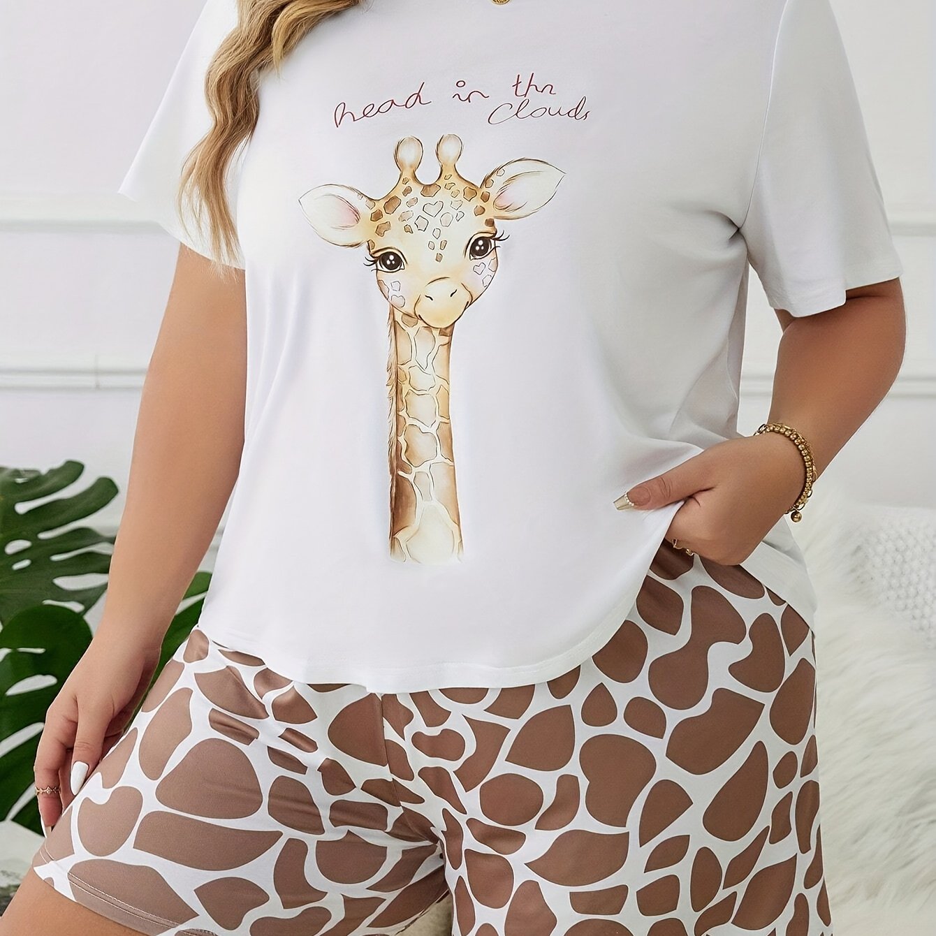 Image of Women's Cute Animal Pajamas Set, Plus Size Cartoon Giraffe Print Short Sleeve Top & Shorts Lounge 2 Piece Set