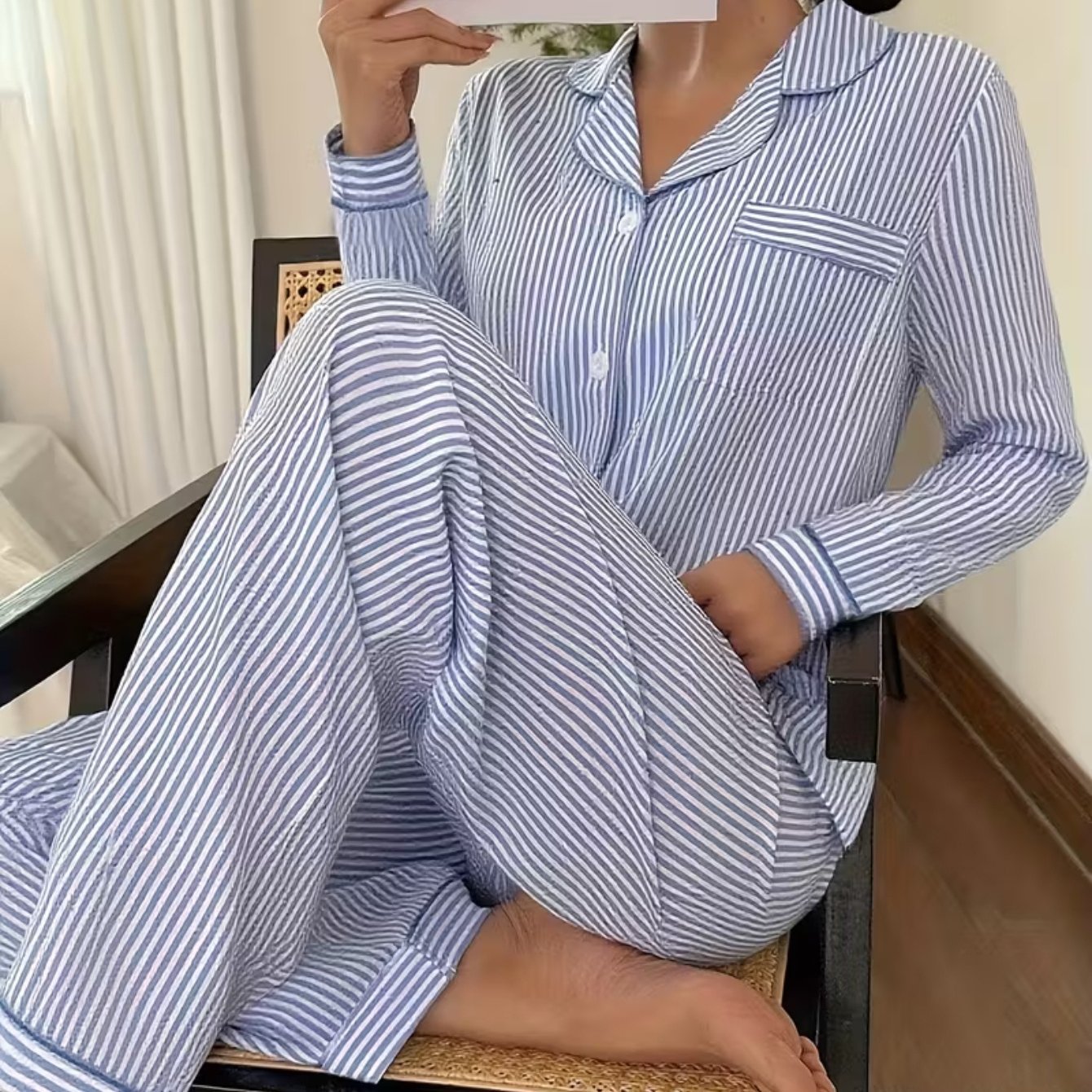 E-shop 2-teiliges Damen Schlafanzug-Set mit blau-weiß gestreiftem Druck, langärmligem Button-Up-Top und langen Hosen | Lässiger Stil, für Zuhause, alle
