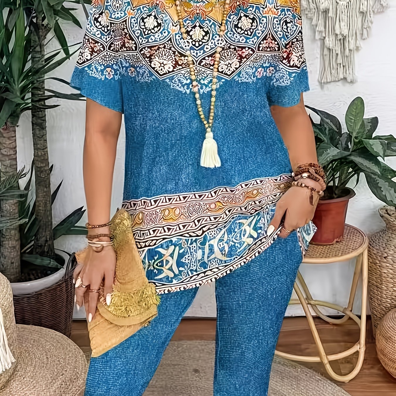 E-shop Plus Size - Modevolles und elegantes zweiteiliges Sommer-Set für Damen in großen Größen mit Druck, bestehend aus Oberteil und Hose