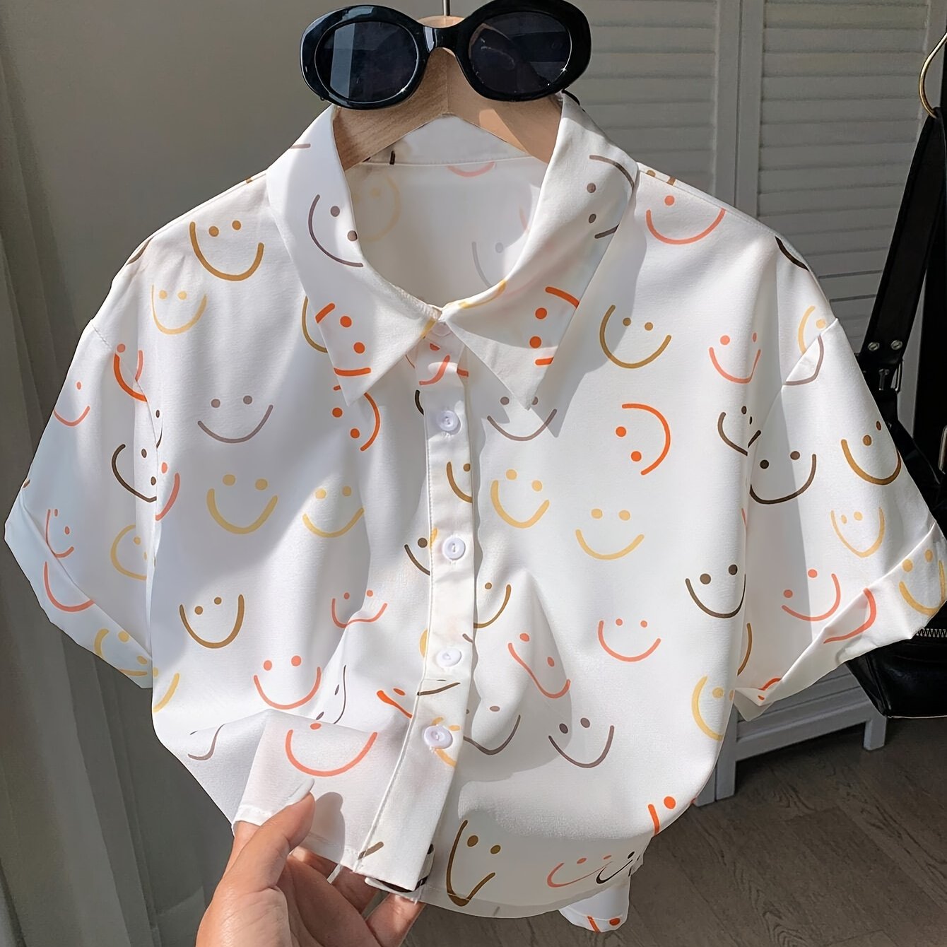 TEMU Chemise Décontractée pour Femmes Inspirée par le Y2K avec Imprimé Visage Joyeux - Coupe Ample, Manches Courtes, Col Boutonné, Lavable en Machine