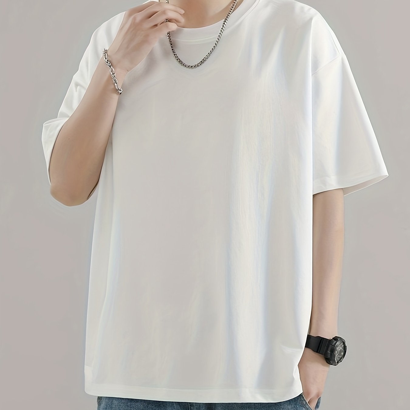 Image of Stylish Men's O-neck T-shirt - Comfortable, 230gsm Fabric, & Durable Short Sleeve, Loose Casual, Outdoor Wear - Men's Creative Top For Relaxation And Leisure