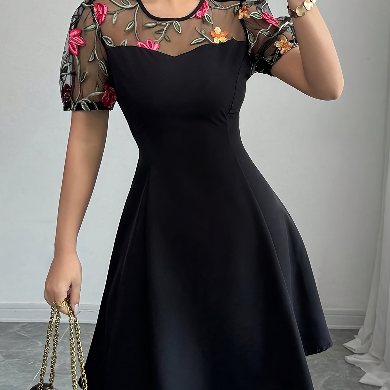 E-shop Neues, stylisches, elegantes Damen-Kurzarmkleid mit Stickerei und Patchwork-Laternenärmeln für den Urlaub