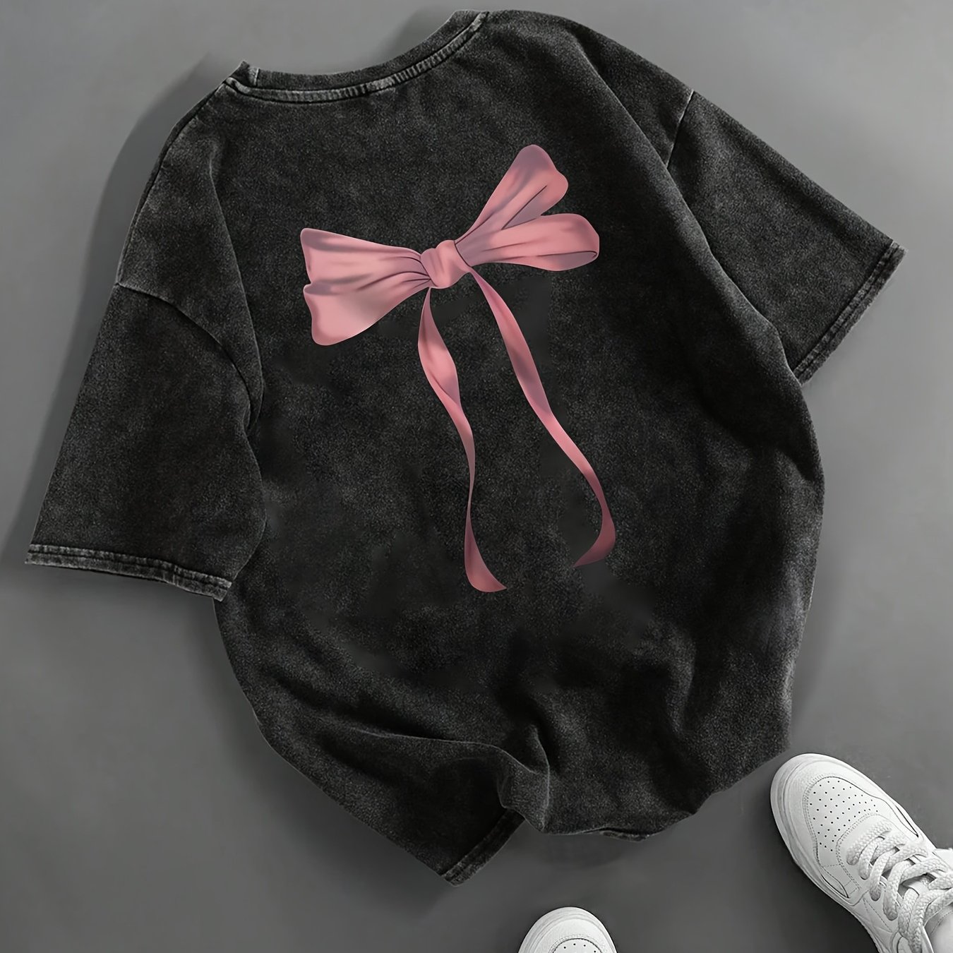Image of Women's Fun Bow Print Regular Fashion Washed Distressed T-shirt