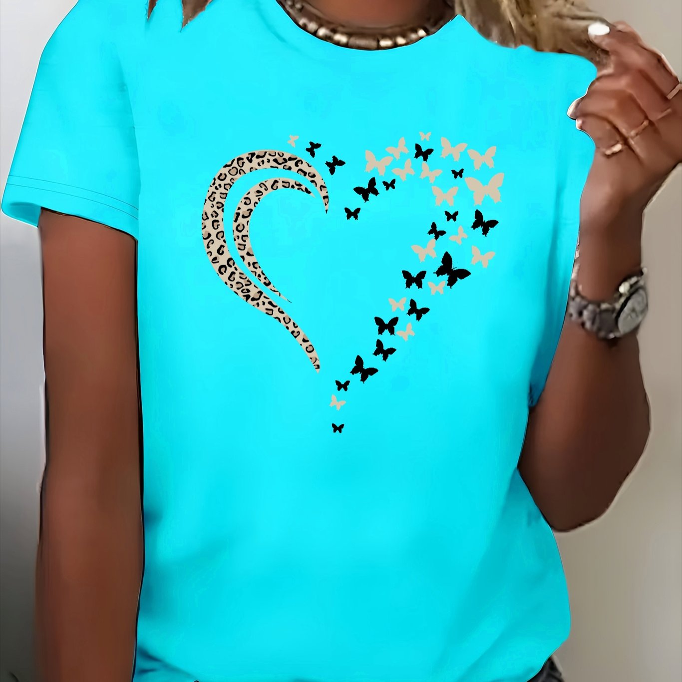 E-shop Damens T-Shirt mit Türkisfarbenem Schmetterlings- & Herzdruck - Elegantes Rundhals Kurzarmshirt für Frühling/Sommer, Maschinenwaschbarer