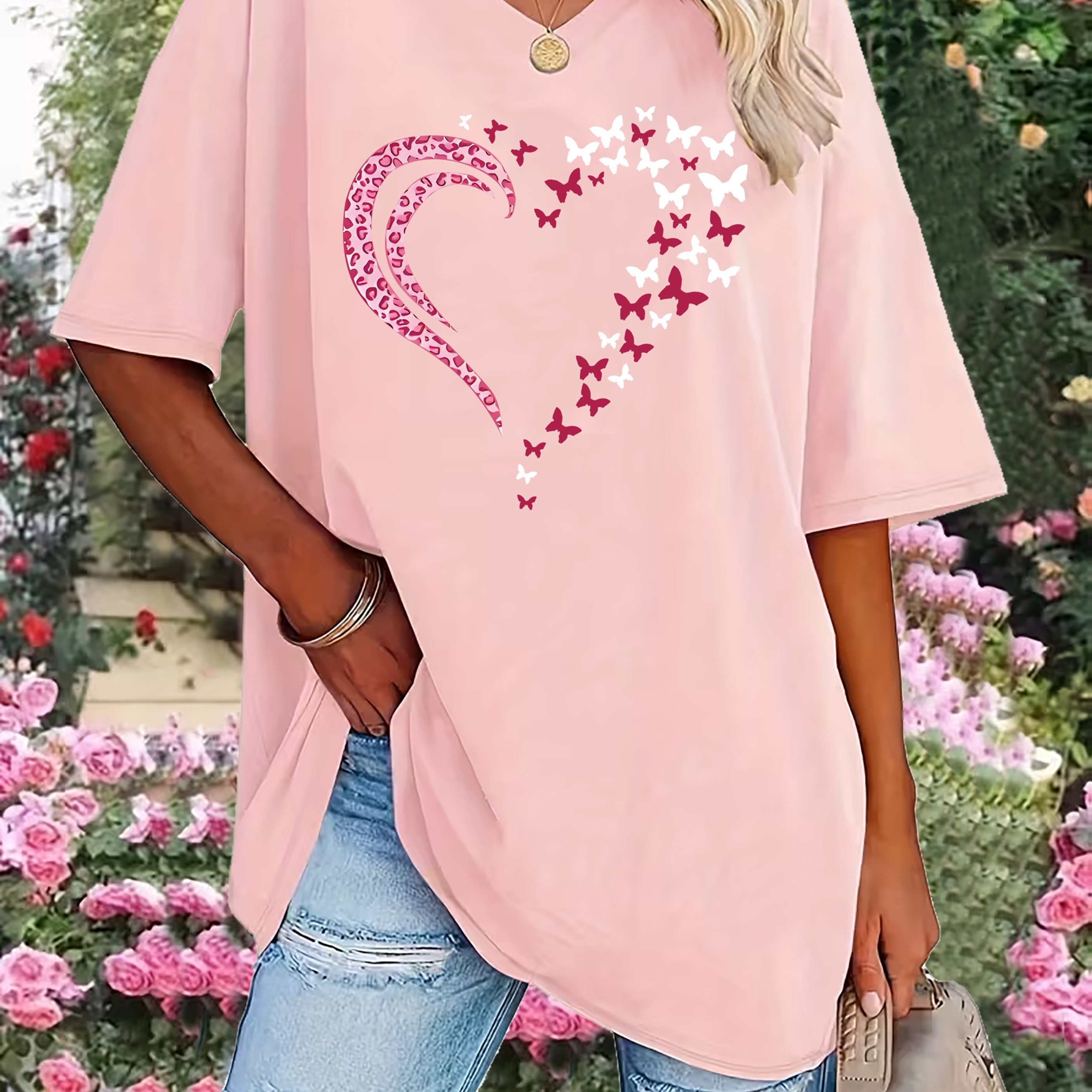 E-shop Plus Size - Plus Size - Plus Size Damenmode Lässiges T-Shirt mit Schmetterlings- und Herzen-Print, V-Ausschnitt, kurze Ärmel, entspanntes