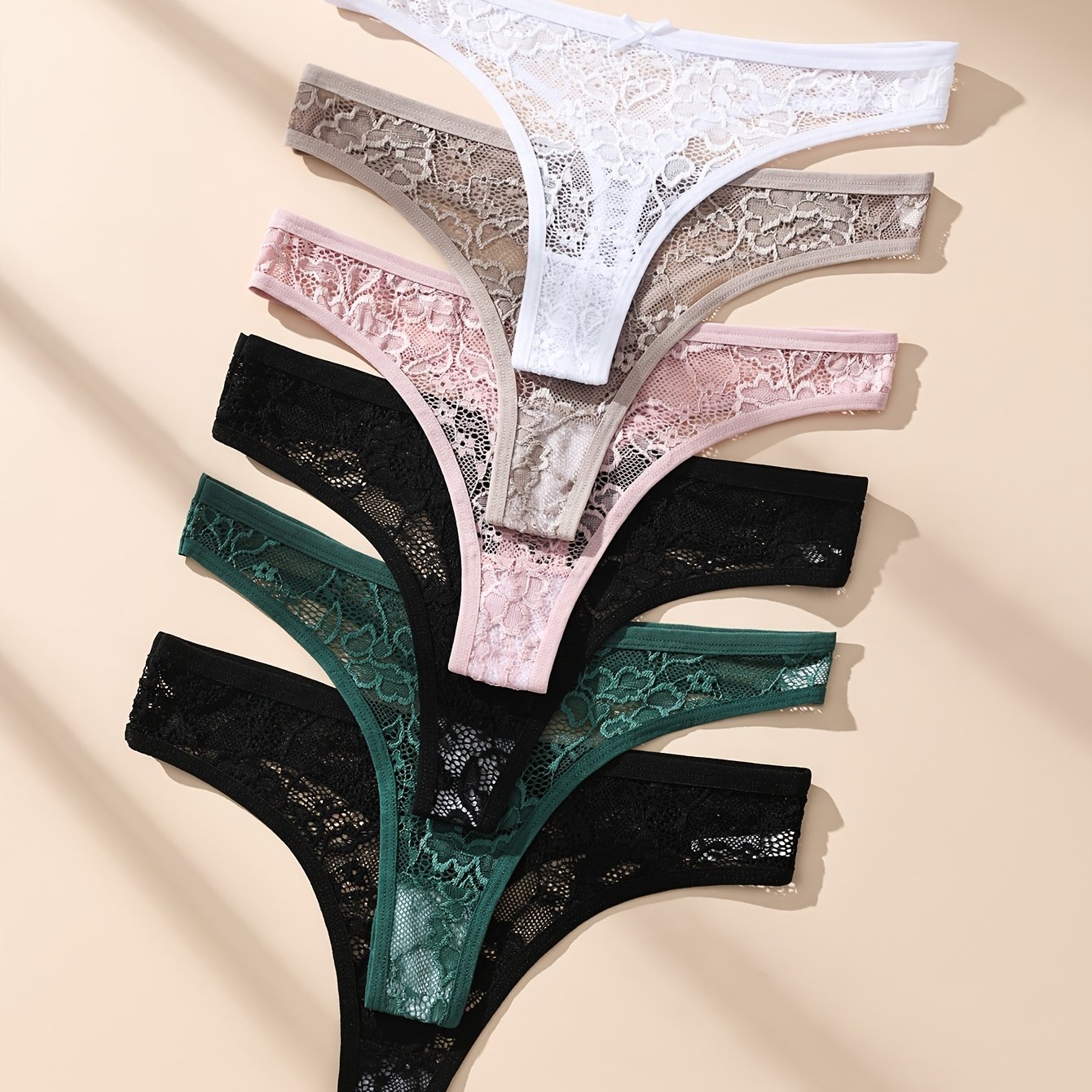 E-shop Eine gemischte Packung mit 5 stylischen, tief ausgeschnittenen Spitzen-Slips in verschiedenen Farben, für den und Strandausflüge, eine Wahl für