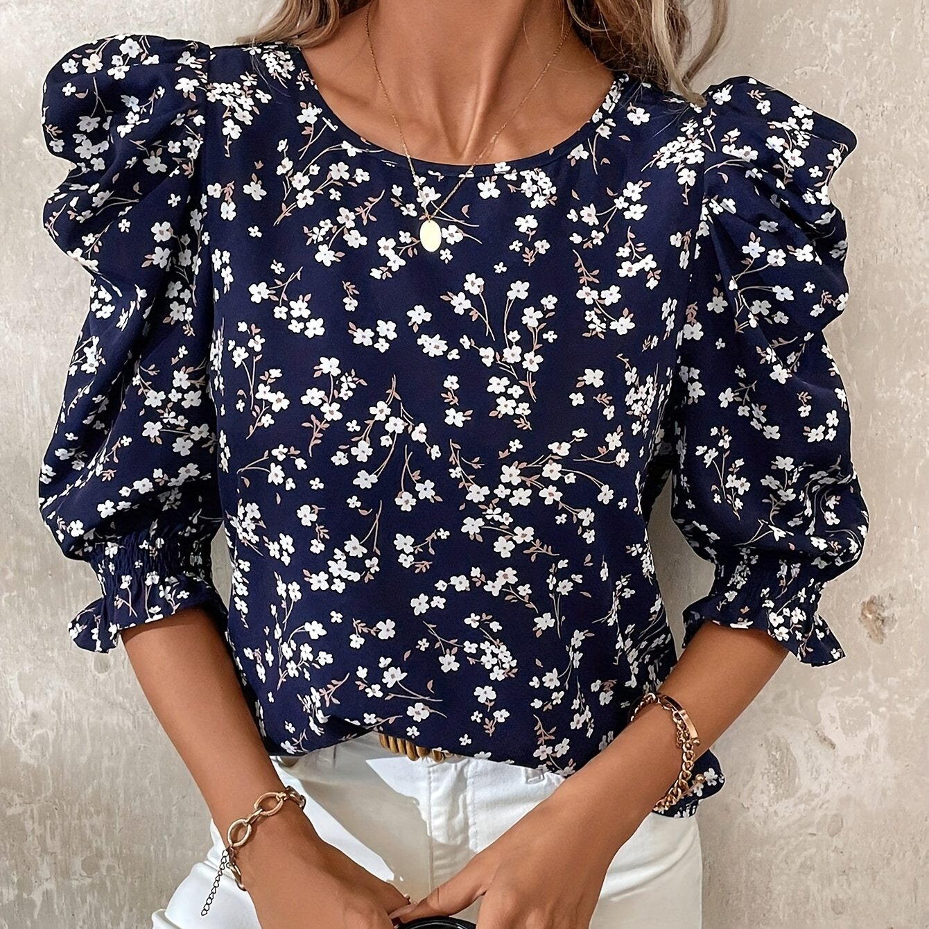 E-shop Elegante Damenbluse mit Rundhalsausschnitt Blumenmuster mit Puffärmeln