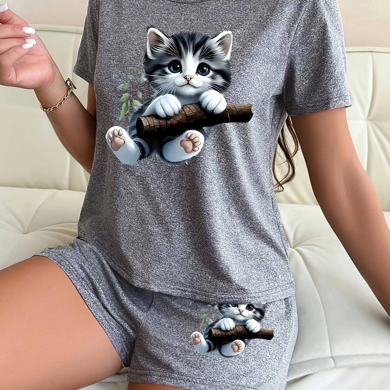 E-shop Damen Kurzarm Shorts Pyjama Set mit süßem Katze mit Baum Muster | Rundhalsausschnitt, Cartoon Design, Ganzjahresartikel, kurze Hose