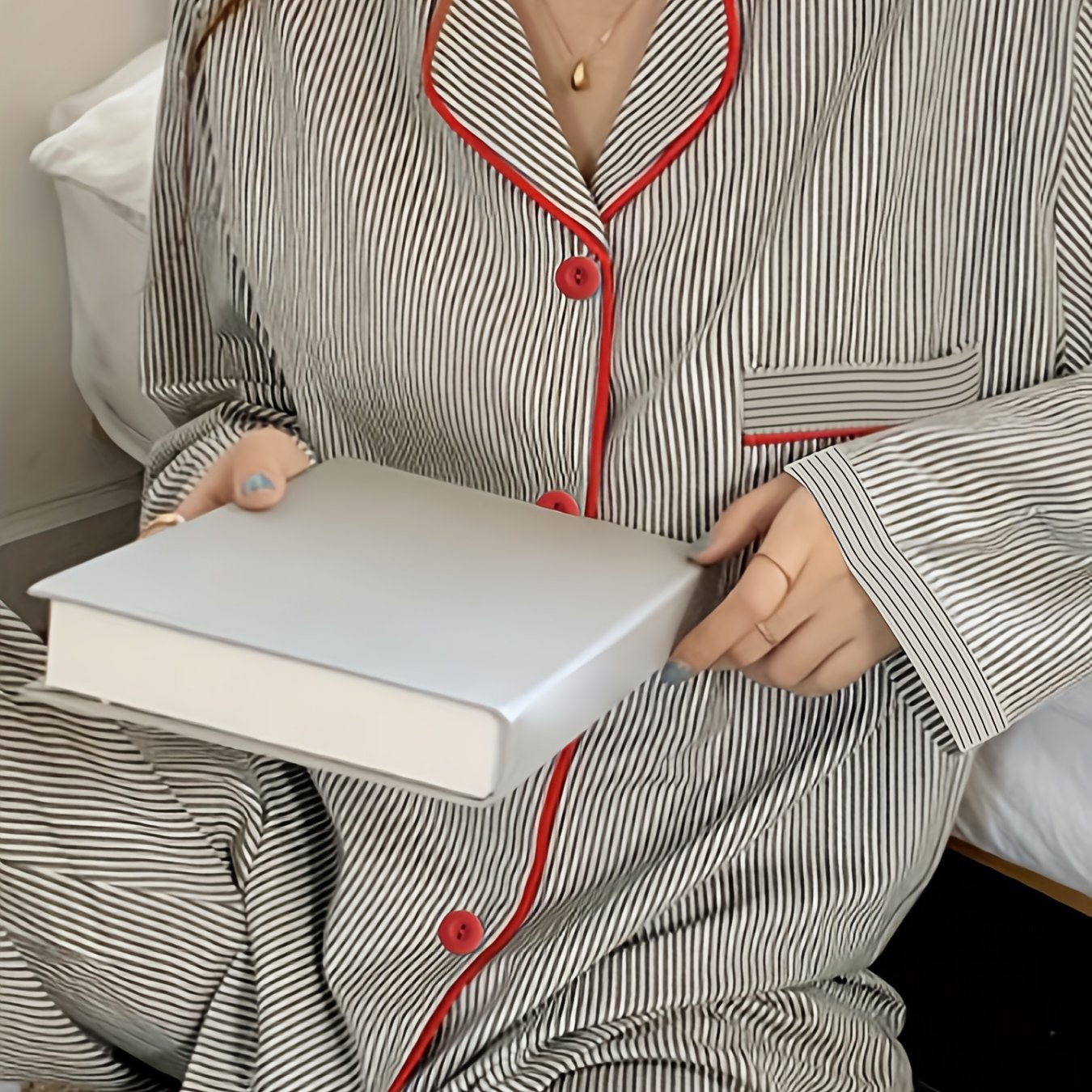 E-shop Damen Strickjacke mit langen Ärmeln und Streifenmuster, süßes, dünnes Haushaltset