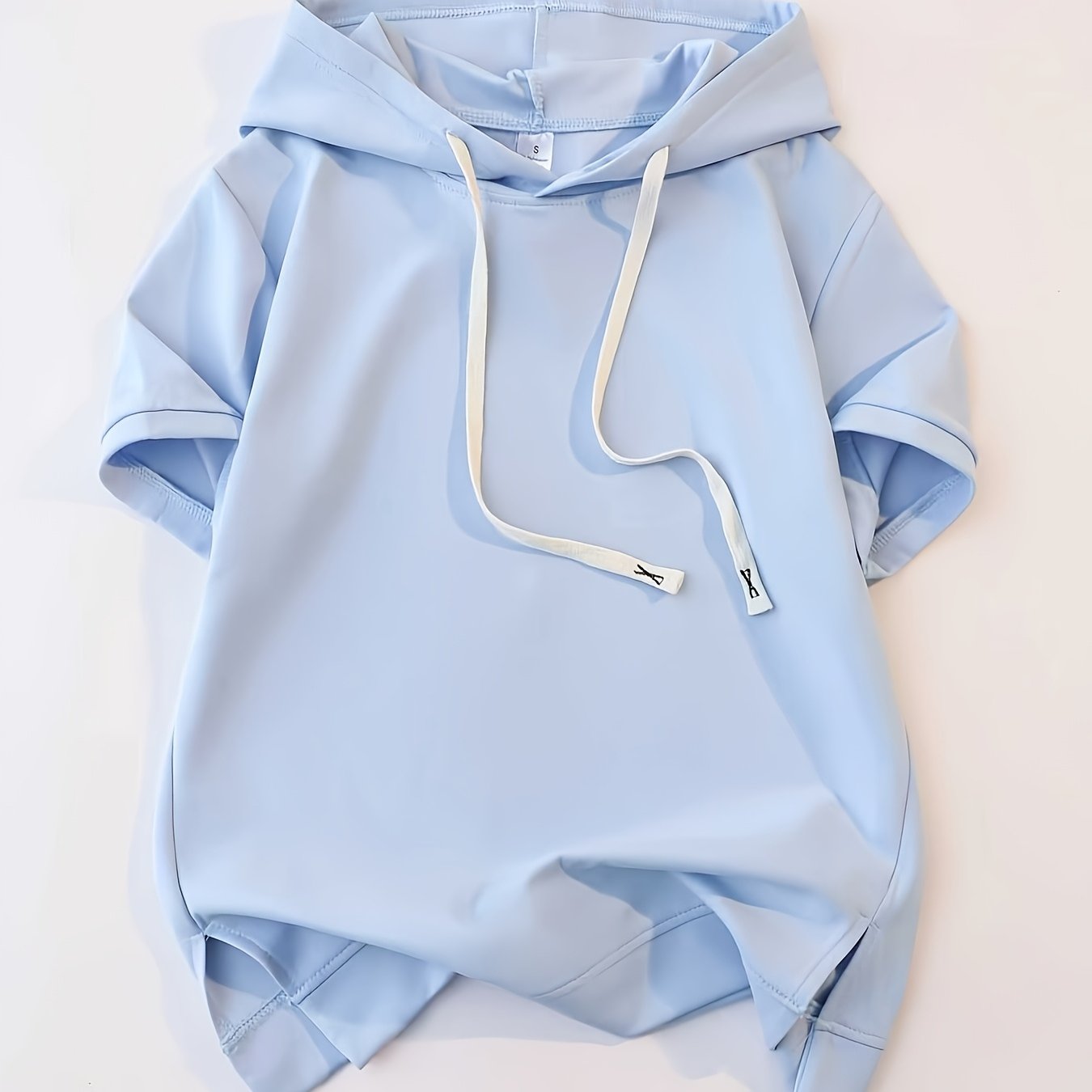 E-shop Ein modisches Damen Freizeit Kapuzenhemd mit Spaghettischnitt und kurzen Ärmeln