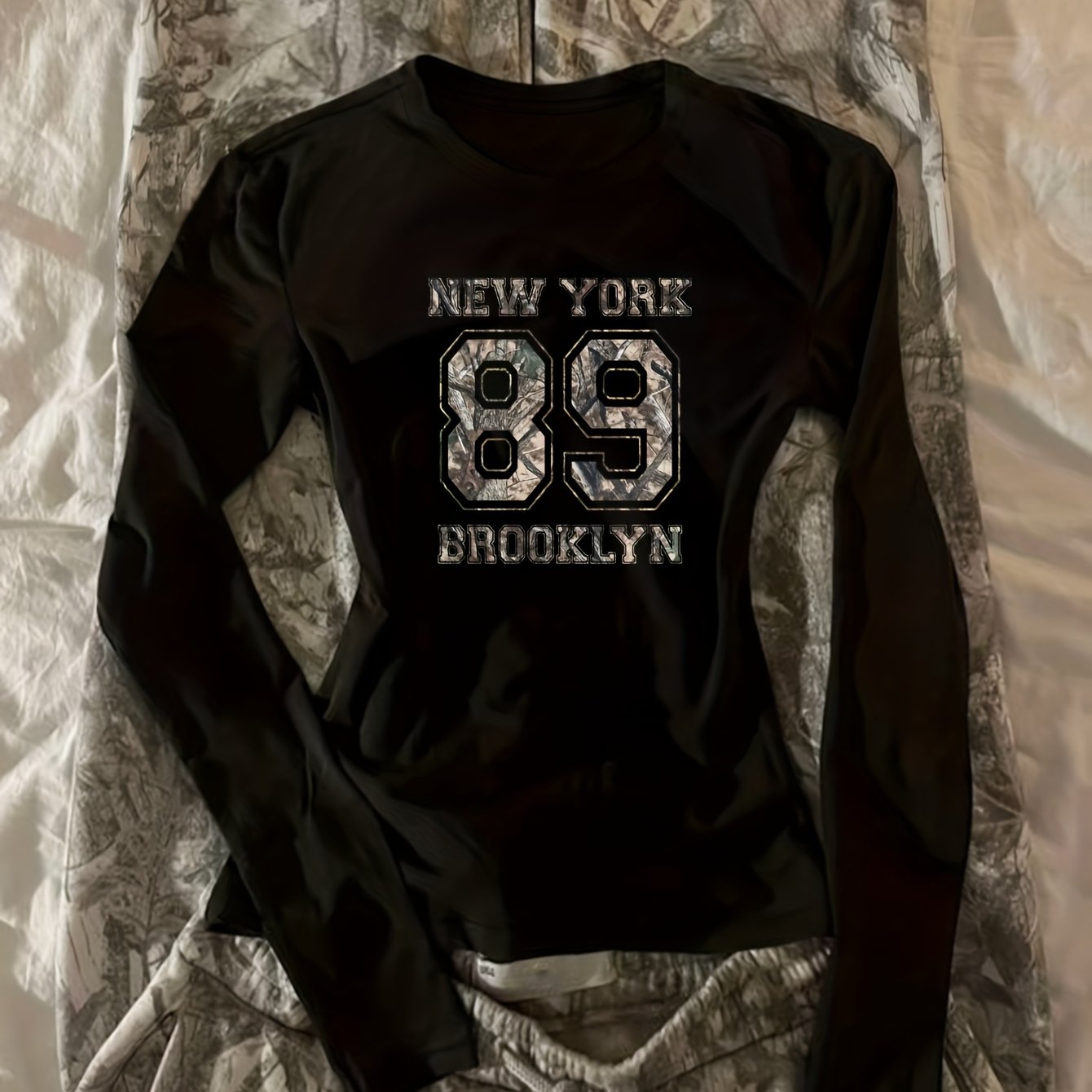 TEMU 2089 - A Women's Casual Top, Trendy Creative Brooklyn Pattern Print, Autumn And Winter Slim Fit Round Neck Long-sleeved T-shirt, Women's