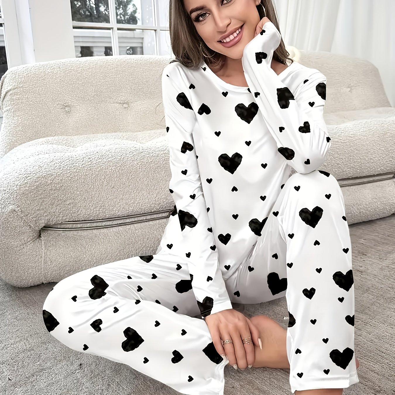 Women' Long Set . Comfortable Round Neck Printed Long Sleeve Top And Elastic Waist Long Pants Are Perfect