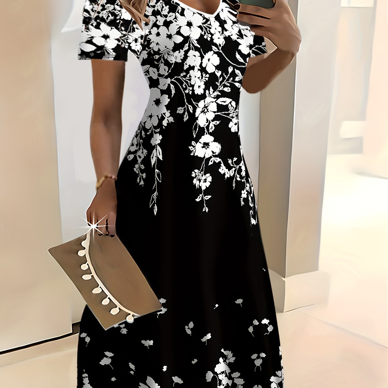 Image of Chic V-neck Maxi Dress For For Holidays And Beach - Spring And Summer Dress With V-neck Design, Washable In Machine