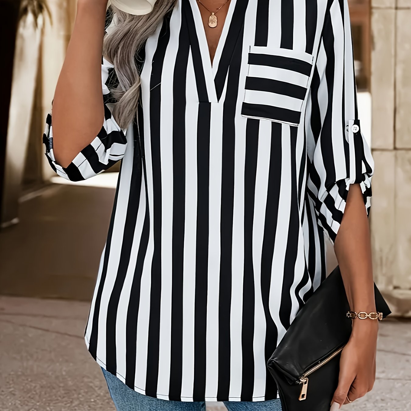E-shop Elegante, gestreifte Bluse mit V-Ausschnitt und - lässiges, schickes Langarm-Oberteil für Damen, schwarze und weiße vertikale Streifen,