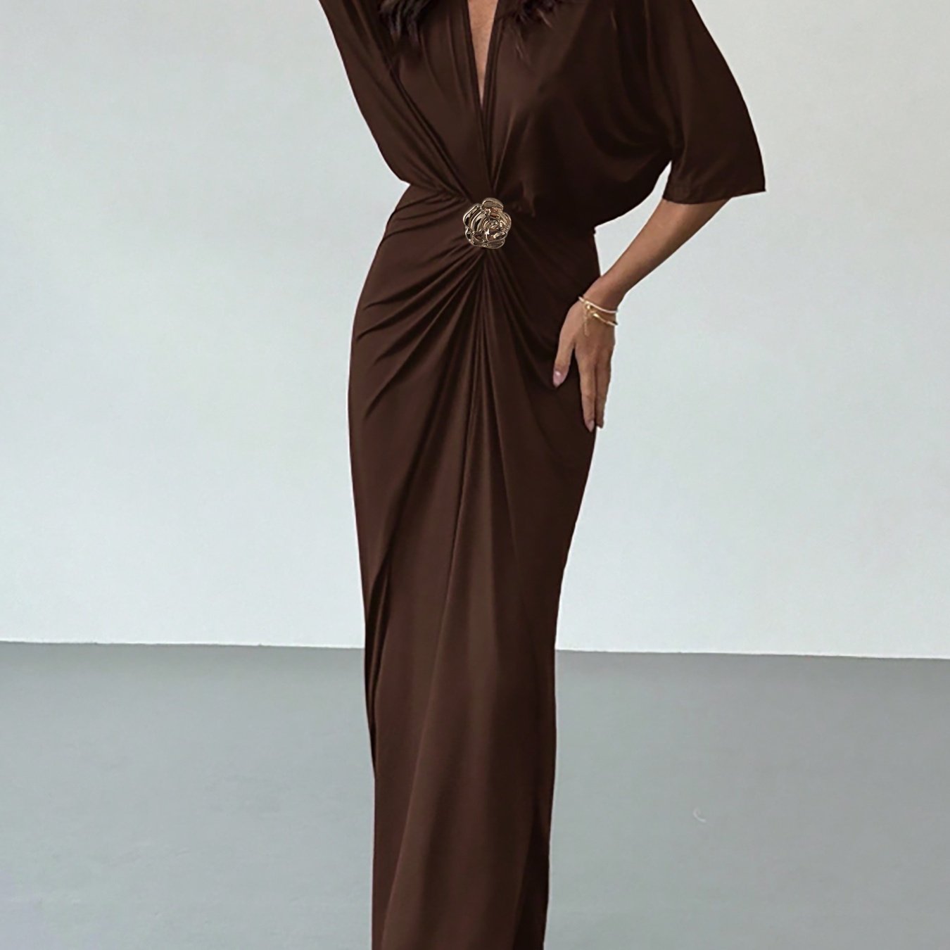 E-shop Damen elegantes exquisites Alltags- Partykleid mit tiefem V-Ausschnitt, Taillenbetonung, Fünf-Punkt-Ärmeln verziert mit brauner