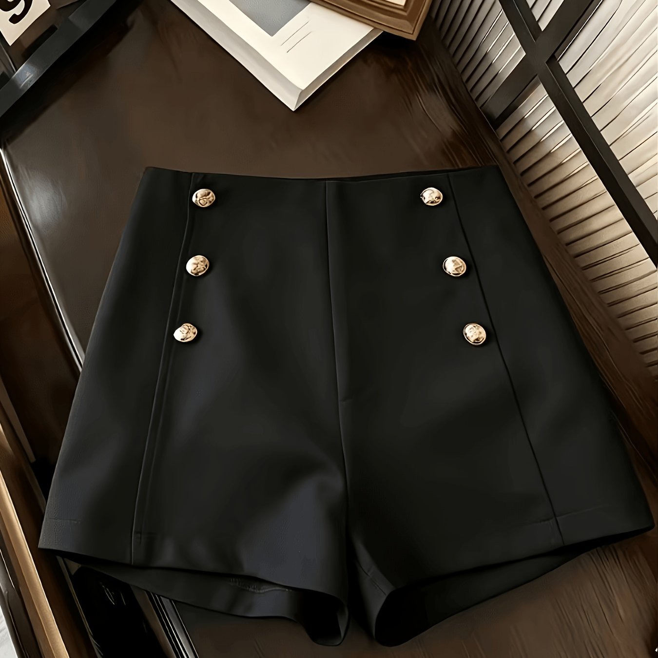 TEMU Directional BK260624051 Einfarbige Freizeit-Shorts in A-Linie mit hoher Taille zweireihigen goldenen Knöpfen