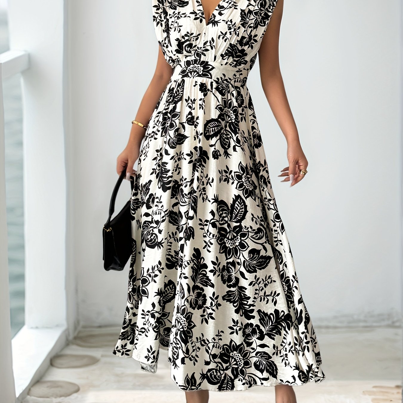 E-shop Damengemusterte Vintage Kleid mit V-Ausschnitt – Ärmelloses Oberteil & Fließender Rock, Schwarz-Weißes Blumenmuster, Maschinenwaschbarer