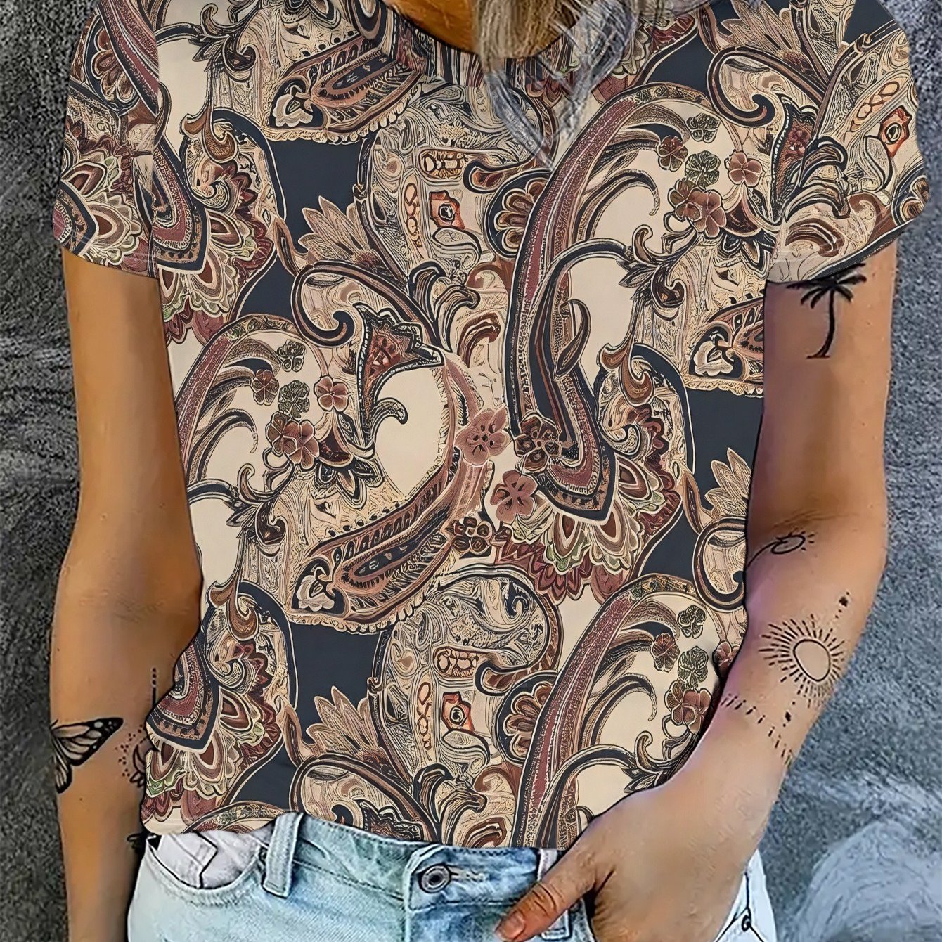 TEMU Round-neck Short-sleeve T-shirt, Paisley Pattern, Vintage Colors, Stylish Design