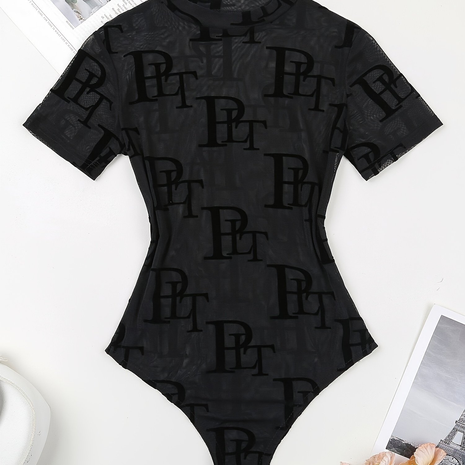 E-shop Netz-Body mit beflocktem Buchstaben-Print, durchsichtig, schmale Passform, temperamentvolle Ärmel, Y2K-Stil