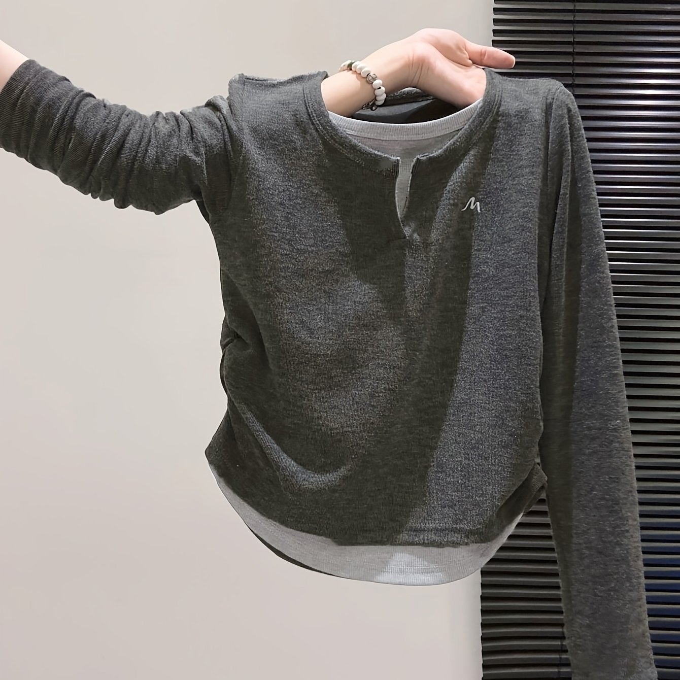 TEMU T-shirt à manches longues tendance et anti-âge pour femmes, avec une tenue d'automne et d'hiver et chaude, haut de base deux pièces assemblé et