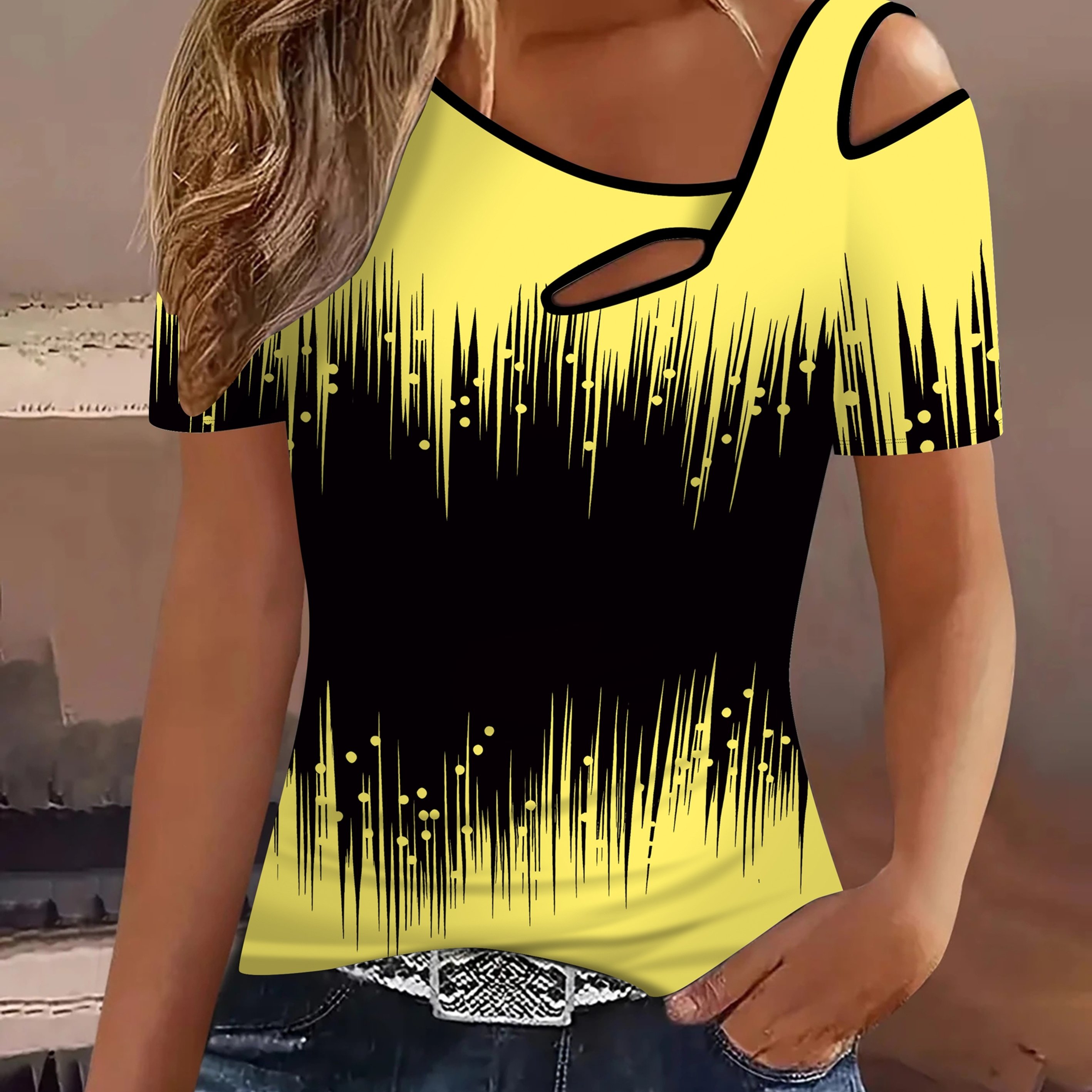 Elegant Short-sleeve - T-shirt With An Off-shoulder Design, Featuring A Stylish Gradient Print For Women