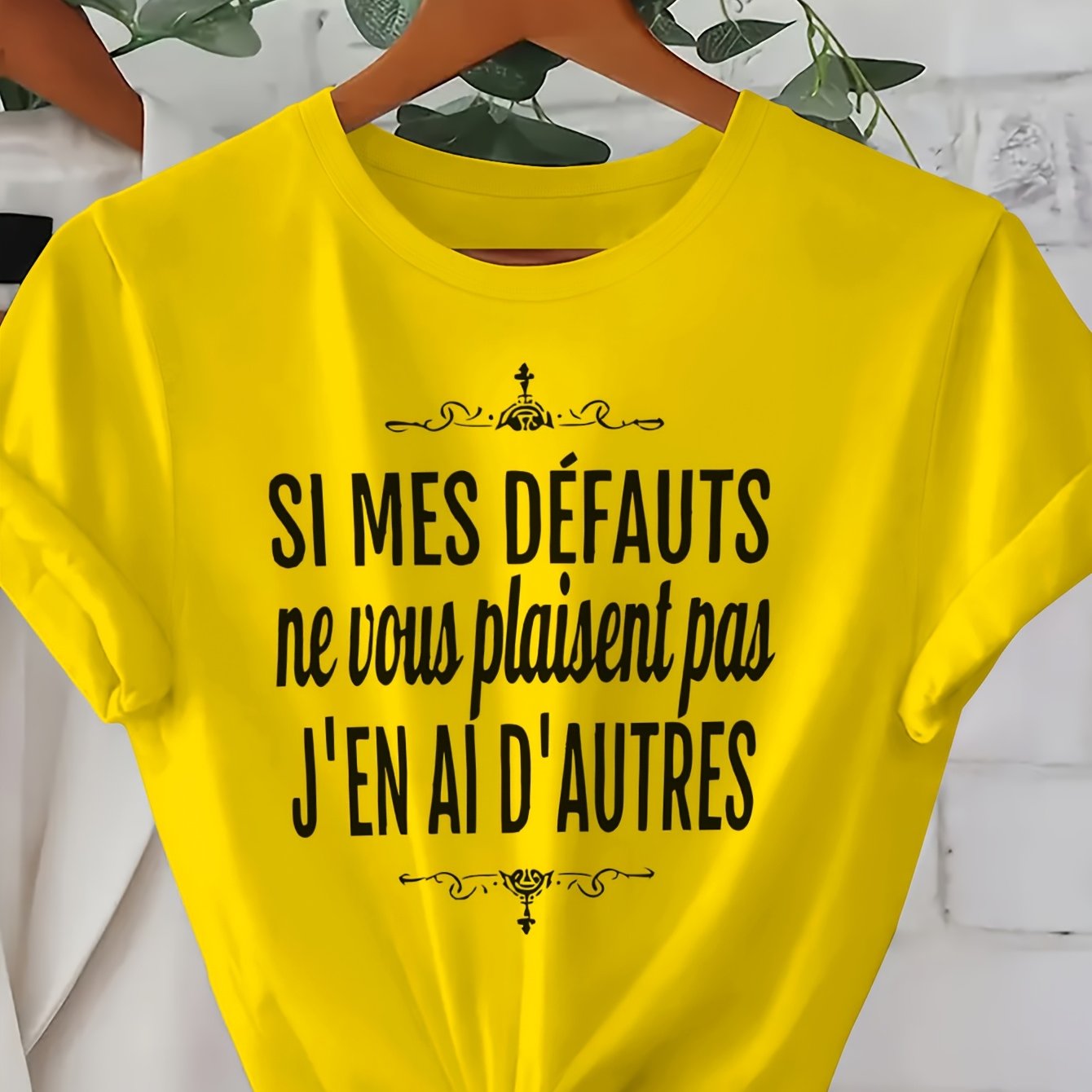 TEMU T-shirt à manches courtes en tissu fibreux lisse printemps/été, offrant un port confortable et léger en beige. Le vêtement présente une