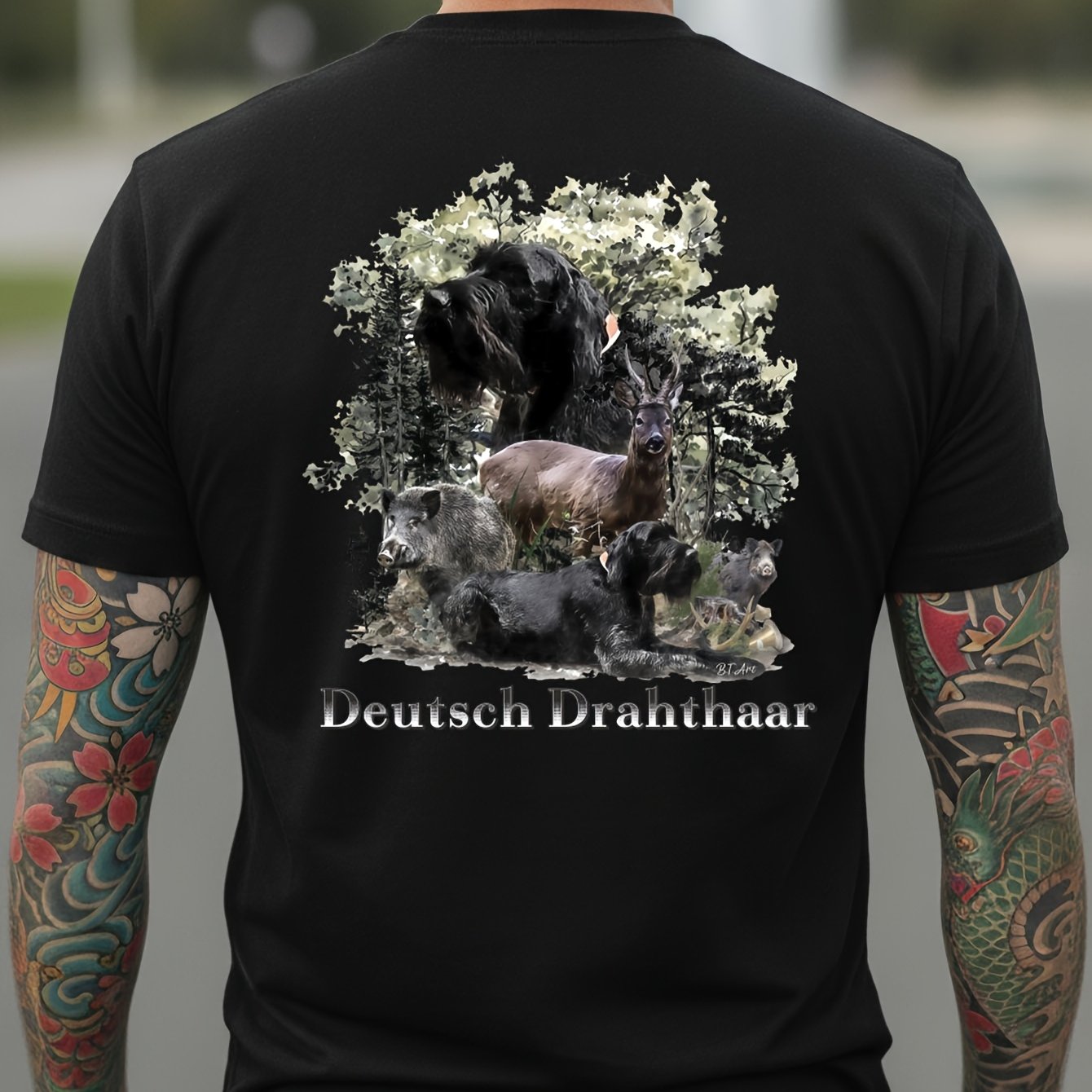 Image of Men's Deutsch Hunting T-shirt - Pointer Dog Short Sleeve Crew Neck Tee With Back Print, Machine Washable Casual Shirt Suitable For Outdoor Activities & Casual Attire, Themed Apparel