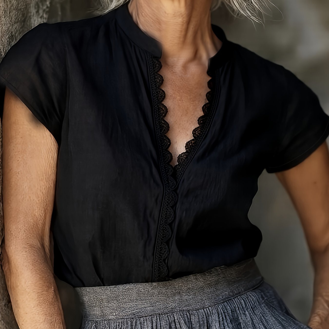 E-shop Elegantes Damen-Top in einfarbiger Spitze mit Ausschnitt V-Ausschnitt, bequemes, weiches, atmungsaktives Vintage-Shirt mit Leinenstruktur,