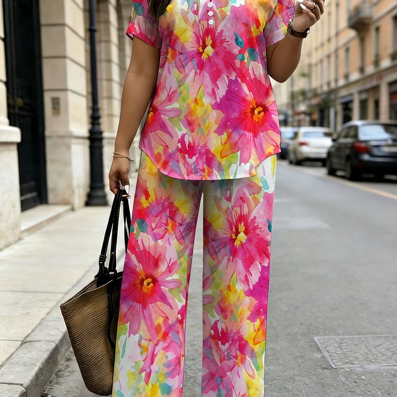 Image of Women's Fashion Two-piece Set, Large Watercolor-style Floral Print V-neck And Faux Button Short-sleeved Top With Wide-leg Long Pants, Suitable For Daily And Casual