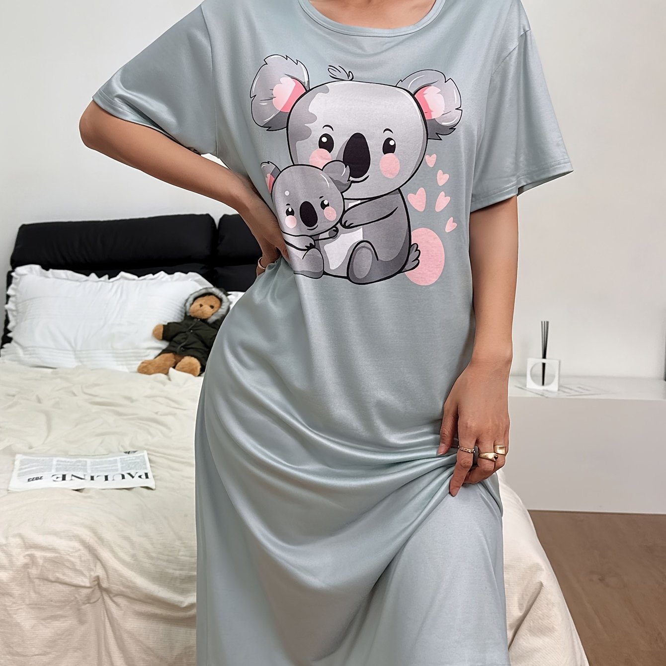 E-shop Damen Koala-Print Nachthemd – Langes Schlafkleid, Weiches Atmungsaktives Nachtwäsche mit Süßem Koala- & Herz-Print, Maschinenwaschbar,