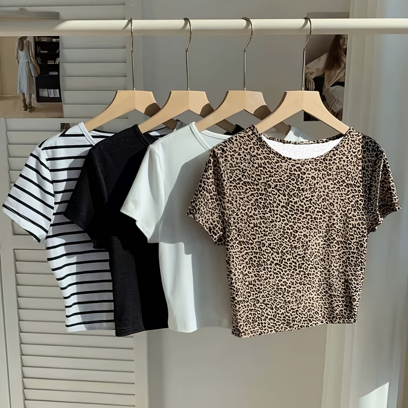 E-shop 4 Stück Damen 4 Stück Cropped T-Shirts Slim Fit Kurzarm Rundhals - Dehnbarer Komfortstoff für Sommer Streetwear, Casual Outfits, & Layering |
