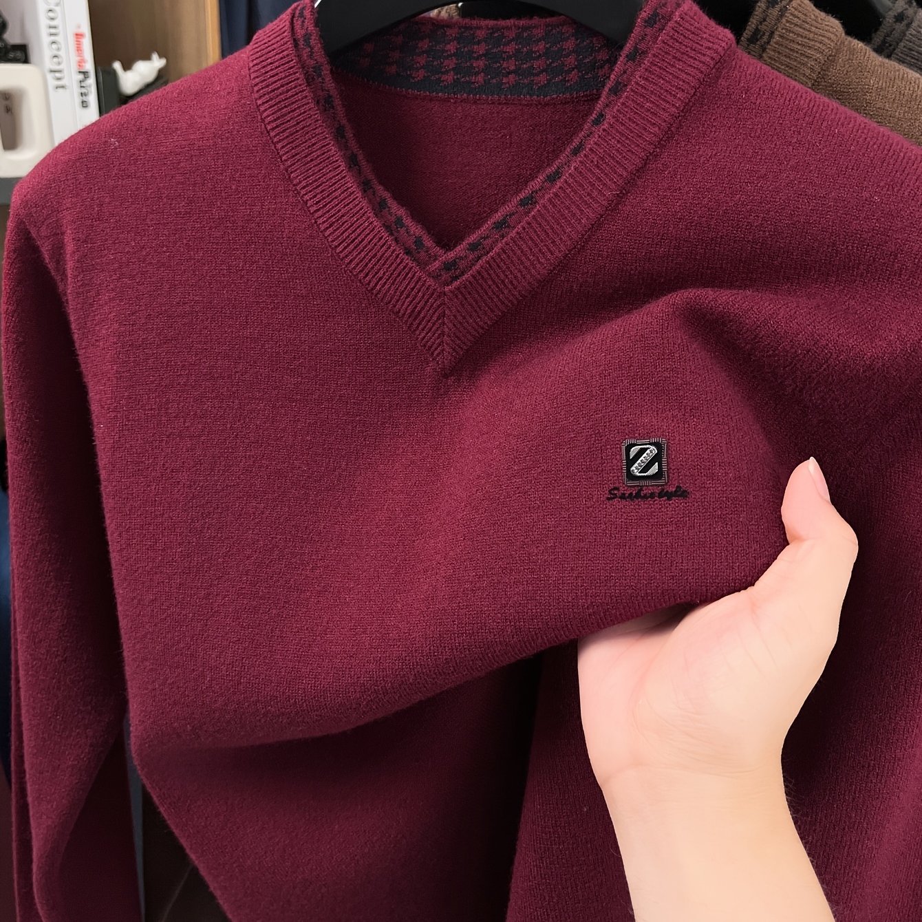 TEMU New Autumn And Winter V-neck Men's Sweater, Stylish And Casual Trendy Menswear, Cool And Unique Knitted Top, Skin-friendly And Warm T25813