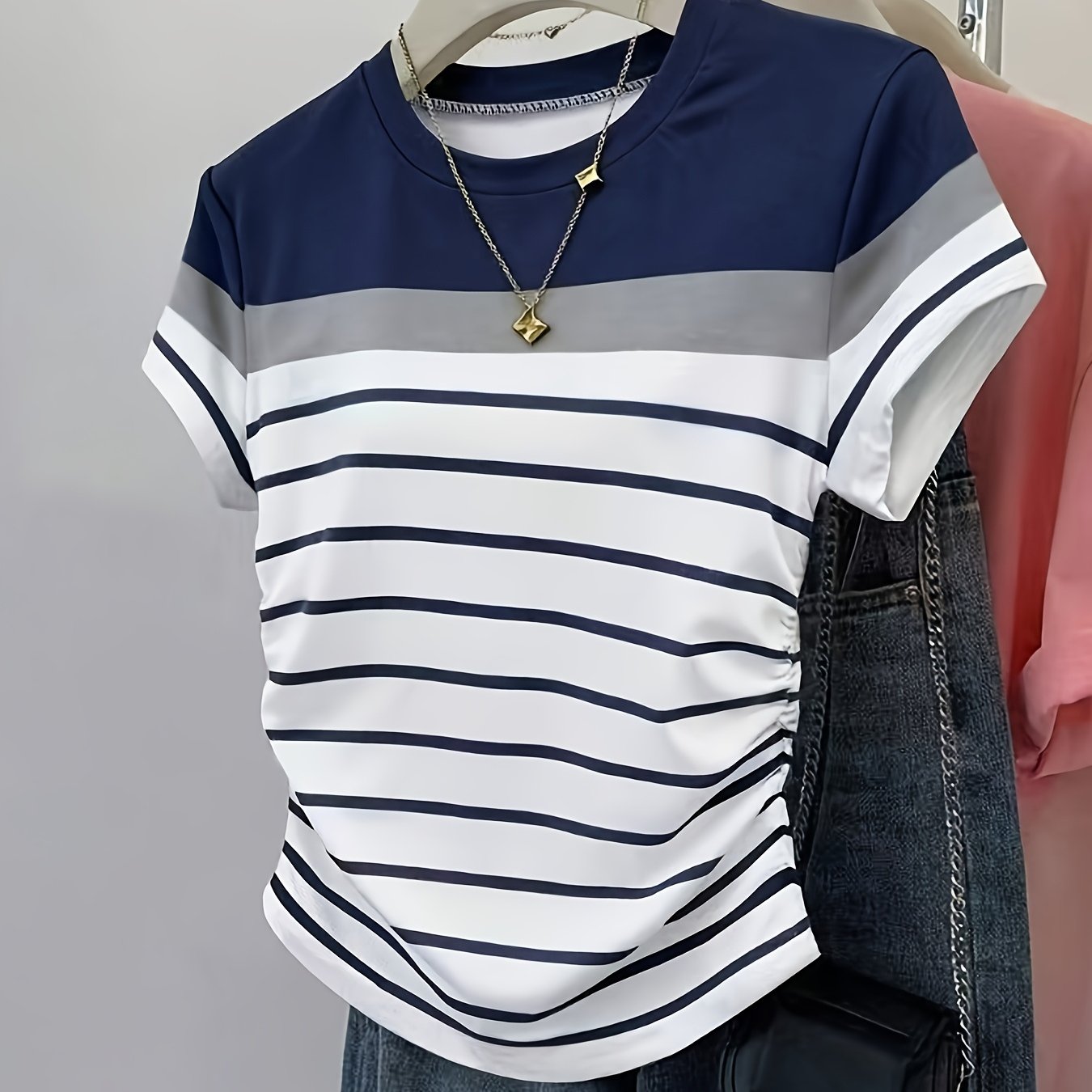 E-shop PLMM Zielgerichteter Style Sommermode Vielseitiges Elegantes Damen T-Shirt, Taillenformendes Multicolor Gestreiftes Color-Block Kurzarm T-Shirt