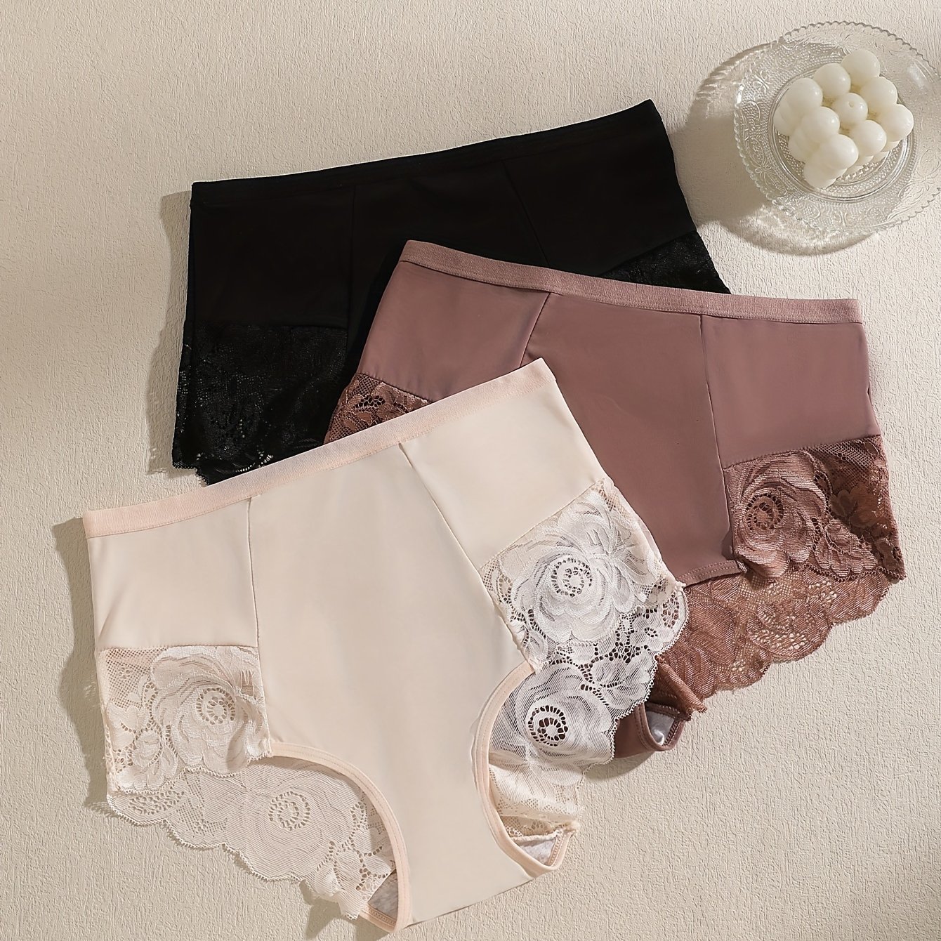 Image of 3pcs Contrast Lace Briefs, Comfy & Breathable Scallop Trim Panties, Women's Lingerie & Underwear