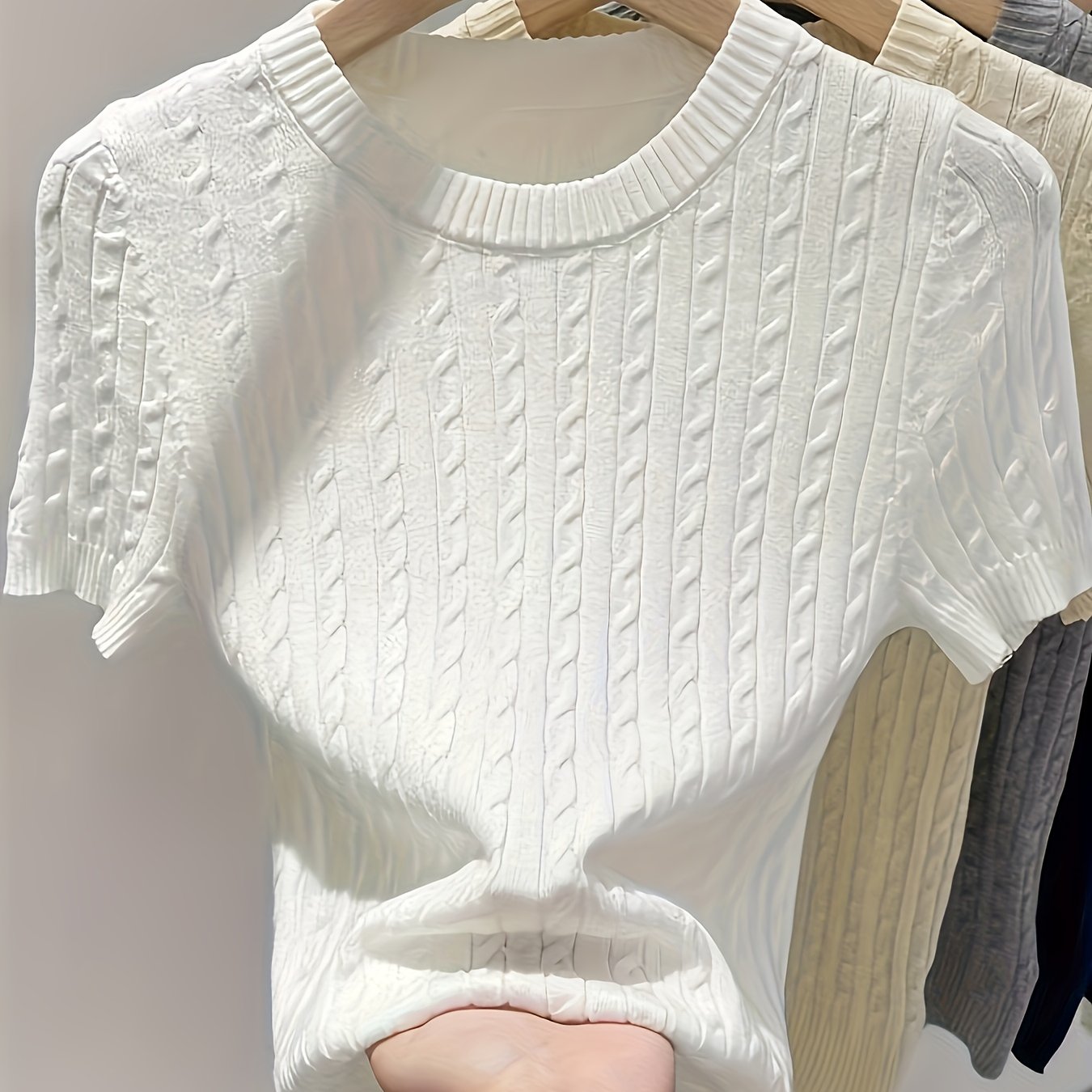 E-shop Schicker Damen Kabelpullover mit kurzen Ärmeln - Lässiger Rundhals-Pullover, gerippter Saum und , reinweiß, leichter Sommerpullover aus Viskose