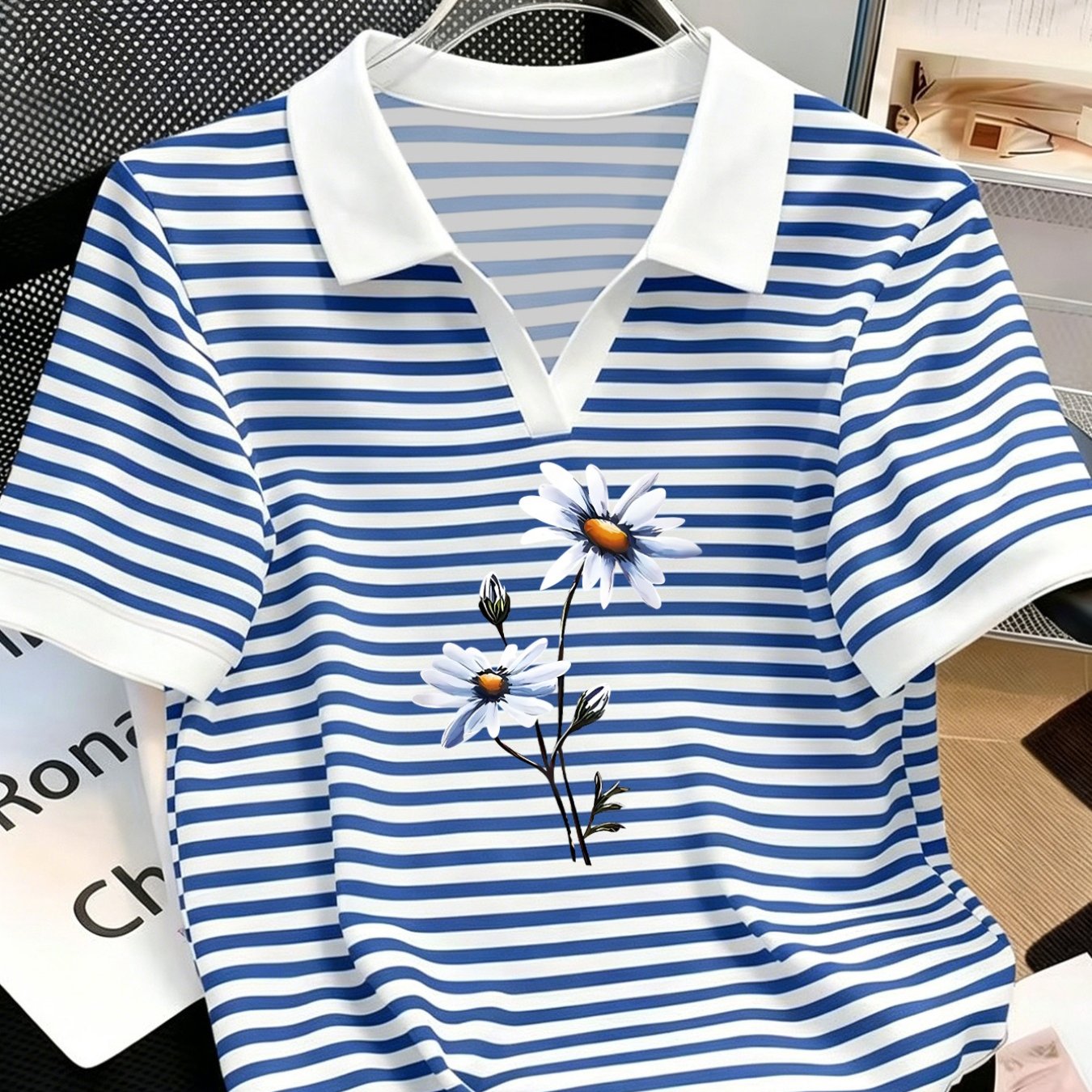 TEMU -shirt Polo à Manches Courtes et Col en V pour Femme, Été 2026, à Rayures et Imprimé Numérique, avec un Imprimé Floral Bleu et Blanc et un Motif