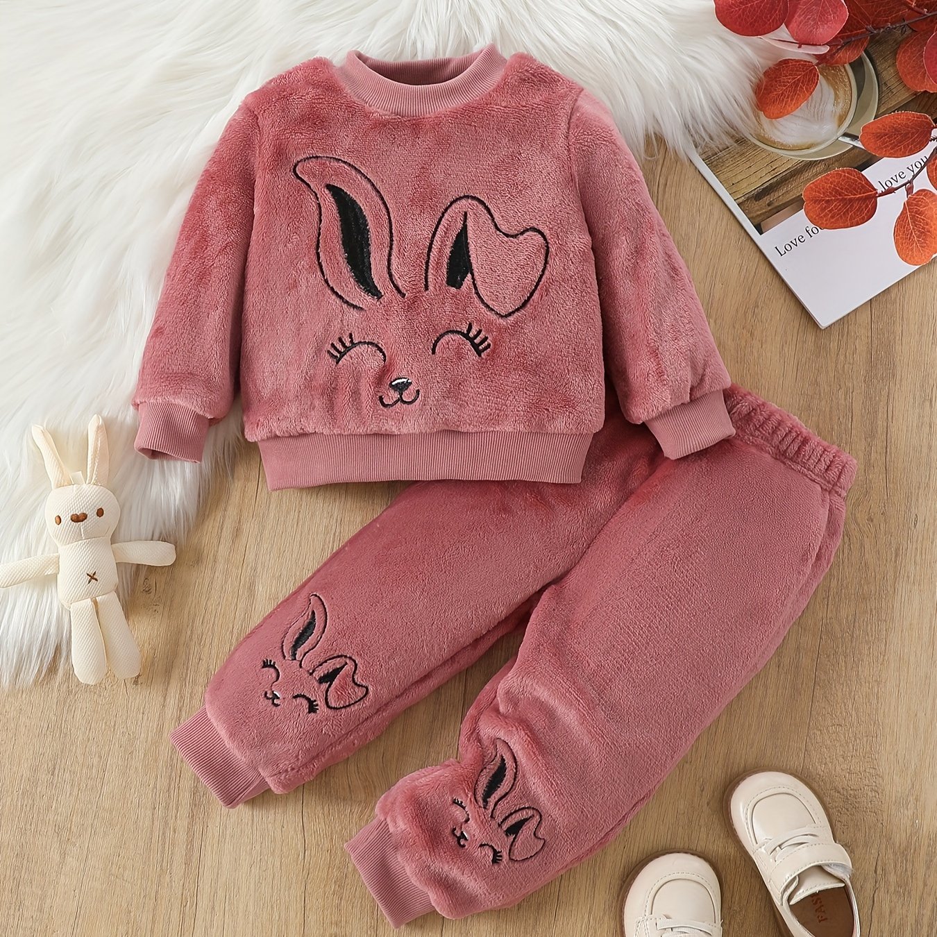 Cute Children's 2pcs Set, Rabbit Embroidered Pattern And Coral Fleece Plush Outfit, Kids' Fall Winter Style, Suitable For Daily Casual Outing, For Outdoor