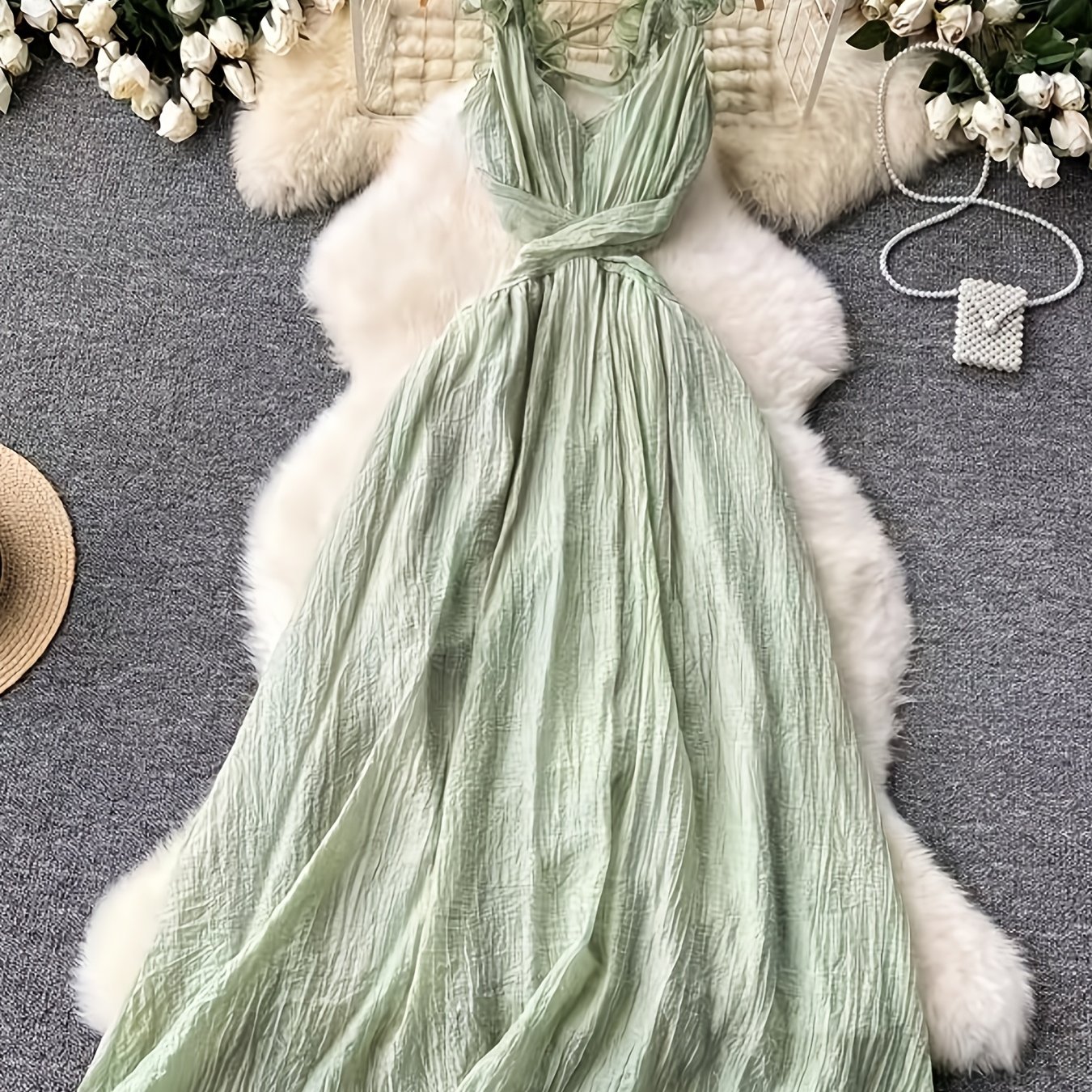 E-shop Ein stilvolles, rückenfreies Kleid mit einem sexy Design, das durch hohle Details die Taille . für einen französischen Urlaubslook.