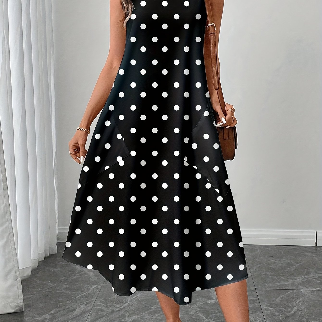 E-shop Damenmode Kleid mit Polka-Dot-Print
