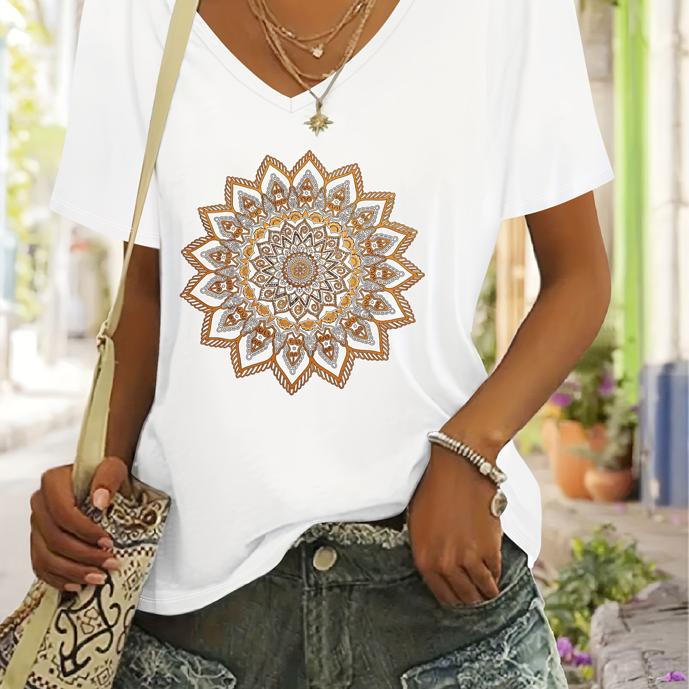 Image of Women's Stylish Casual Short-sleeve V-neck T-shirt, Featuring An Exquisite Mandala Print, Made From Soft And Slightly Stretchy Fabric, Perfect For Spring And Summer Outfits