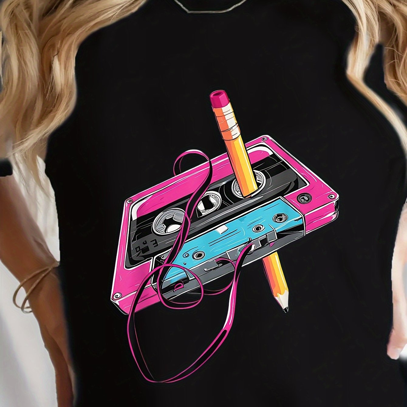 Plus Size Men's Casual T-shirt Featuring A Pink Cassette Tape Design With A Pencil, Made From Soft And Comfortable Fabric, Outdoor Activities