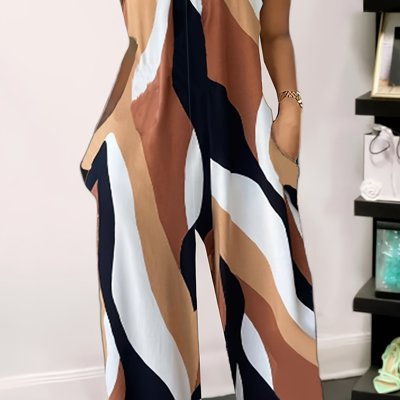 Image of Loose-fitting Women's Sleeveless Jumpsuit For Casual And Beach Vacations And Summer Fashion